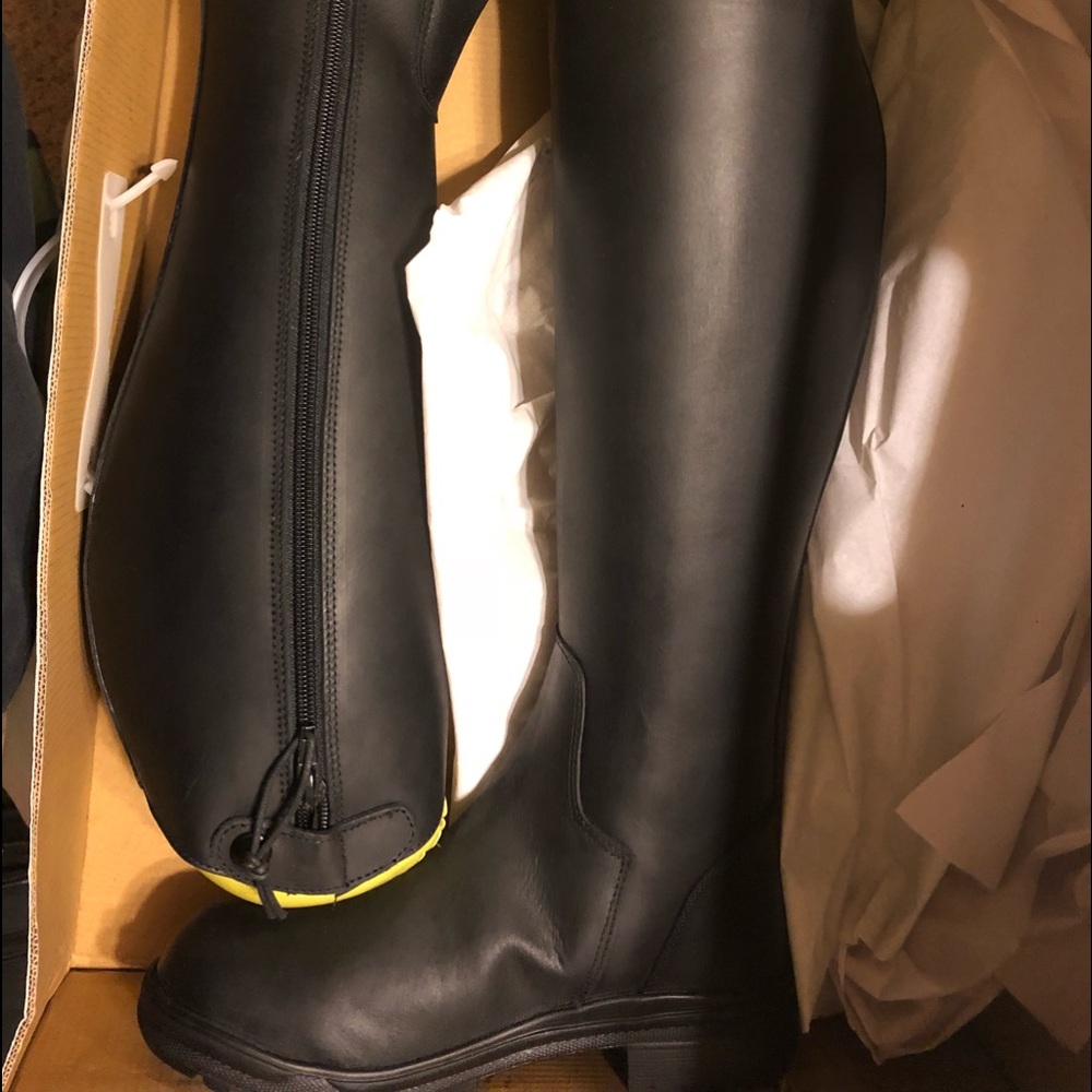 Brand New Middleburg knee high fleece lined boots